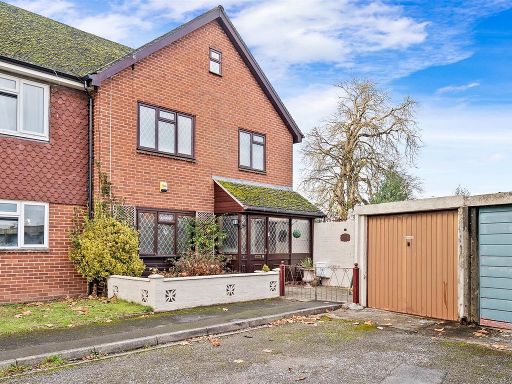 5 bed terraced house for sale in Court Gardens, Kempsey, Worcester WR5