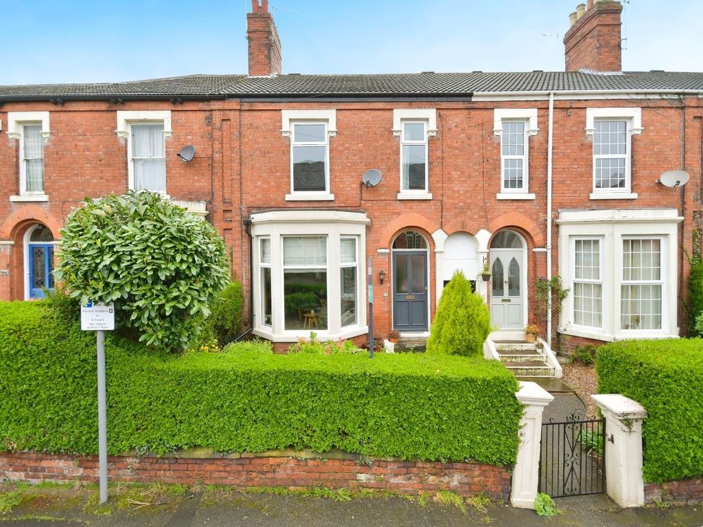 4 bed terraced house for sale in Gladstone Road, Saltergate