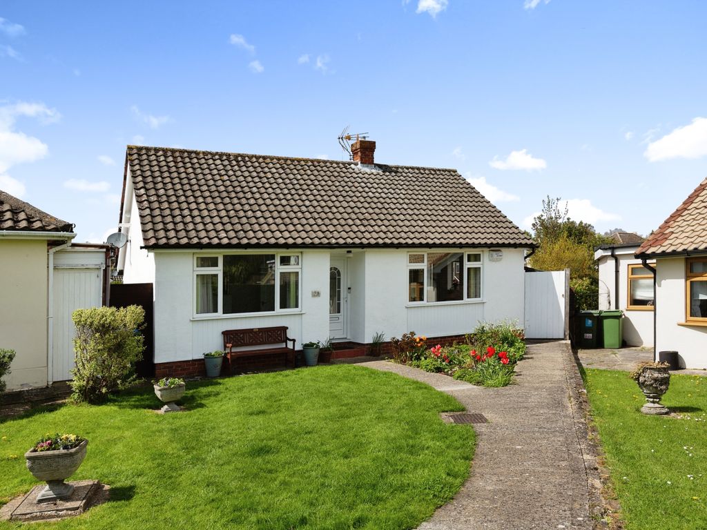 2 bed detached bungalow for sale in Oaklands Close, West Kingsdown