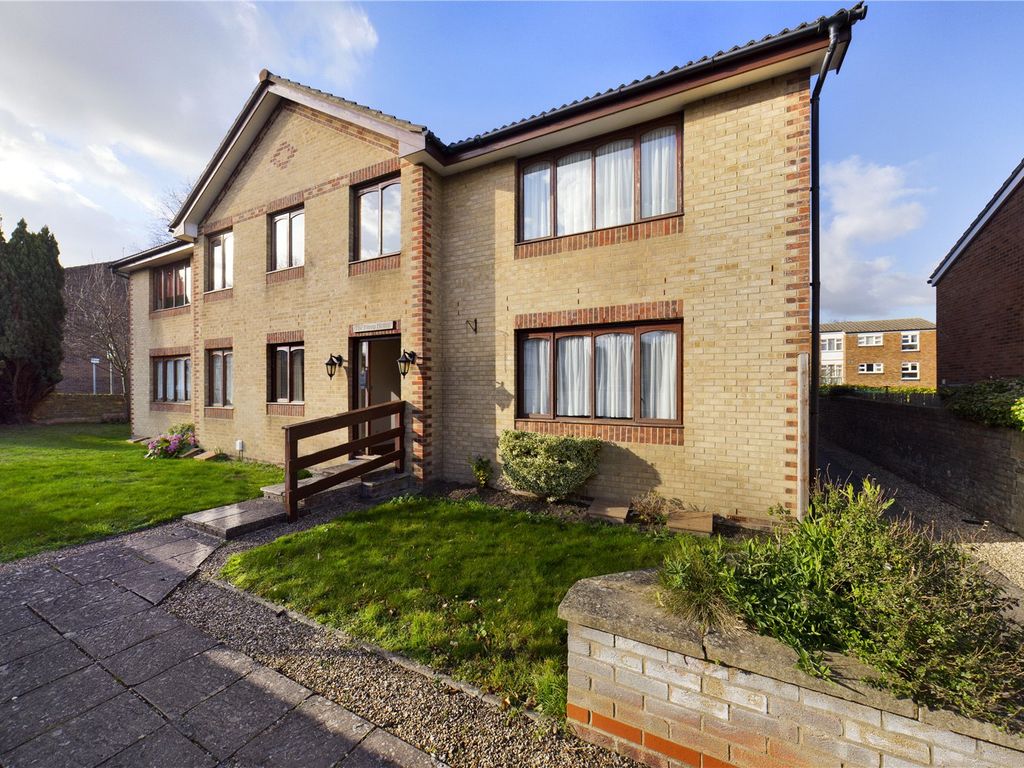 1 bed flat for sale in Queens Road, Royston, Hertfordshire SG8 Zoopla