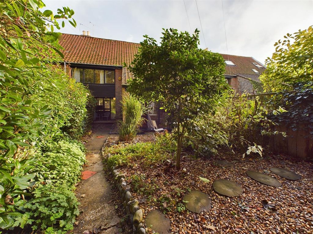 3 bed barn conversion for sale in Cromer Road, Sidestrand, Cromer NR27