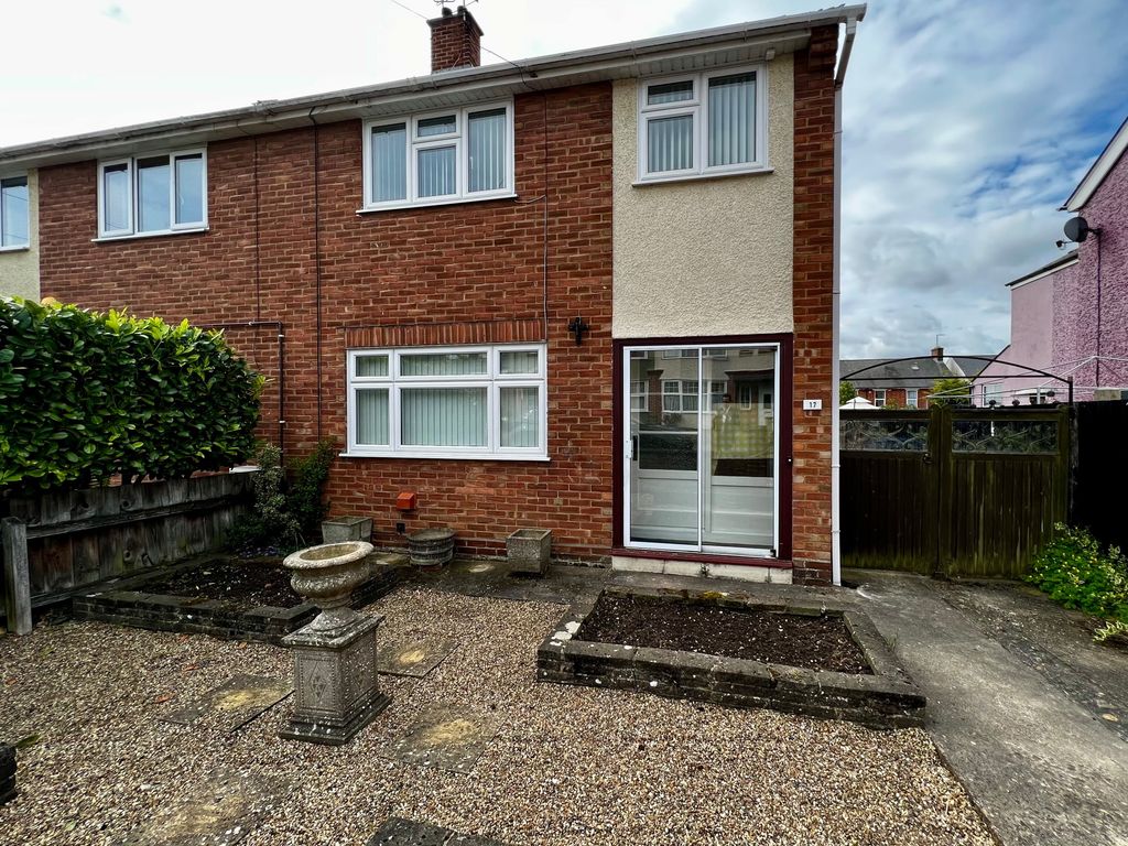 3 bed semidetached house to rent in Lister Road, Ipswich IP1, £1,100