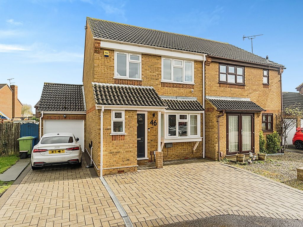 3 bed semidetached house for sale in Beauvoir Drive, Kemsley