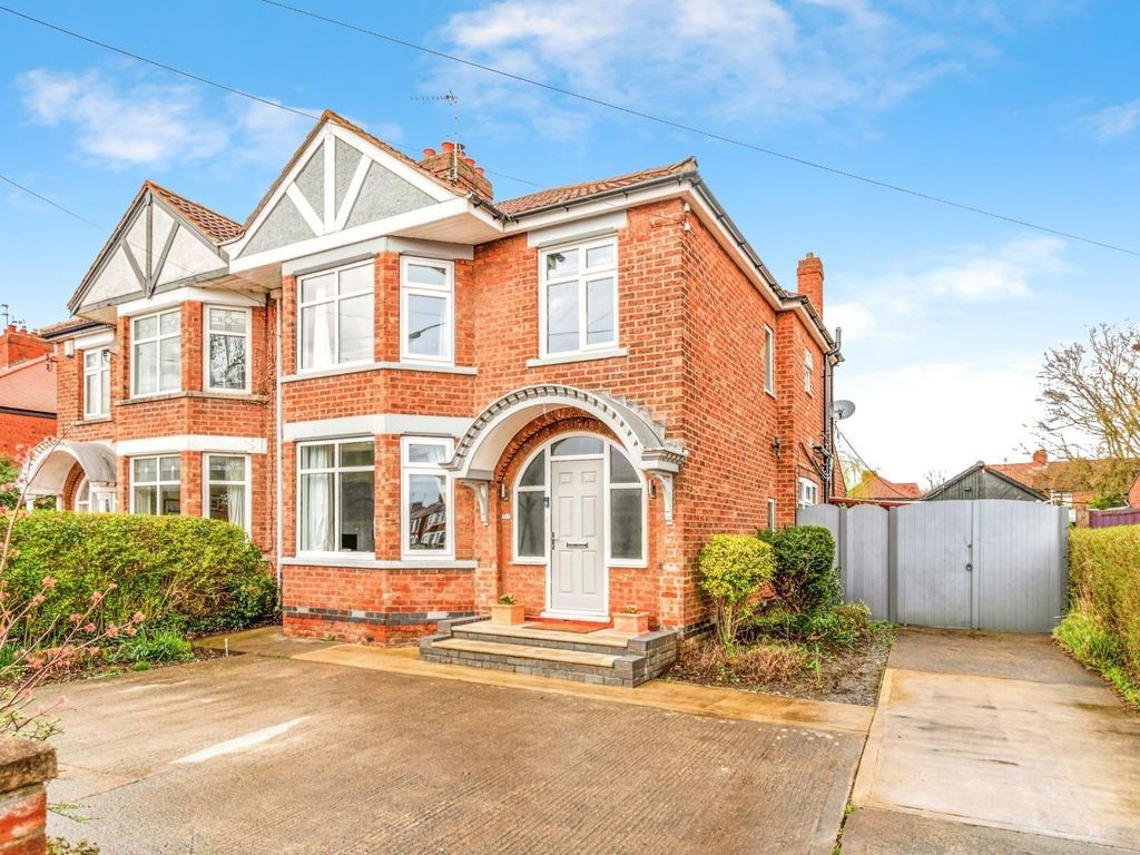 3 bed semidetached house for sale in Heworth Green, York YO31, £