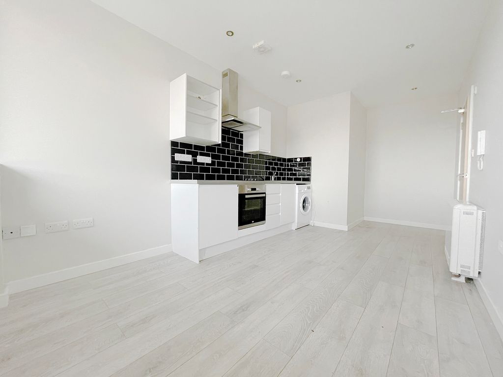 1 bed flat to rent in Castleview House, East Lane, Runcorn WA7, £500