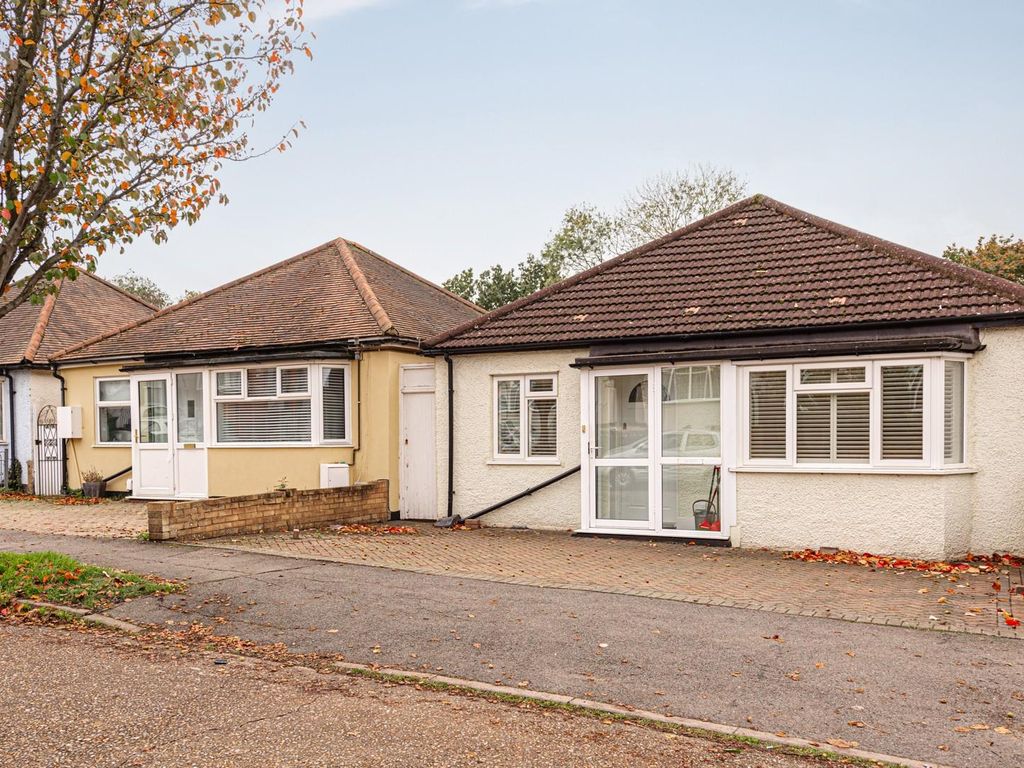 2 bed detached bungalow for sale in Donnington Road, Worcester Park KT4 Zoopla
