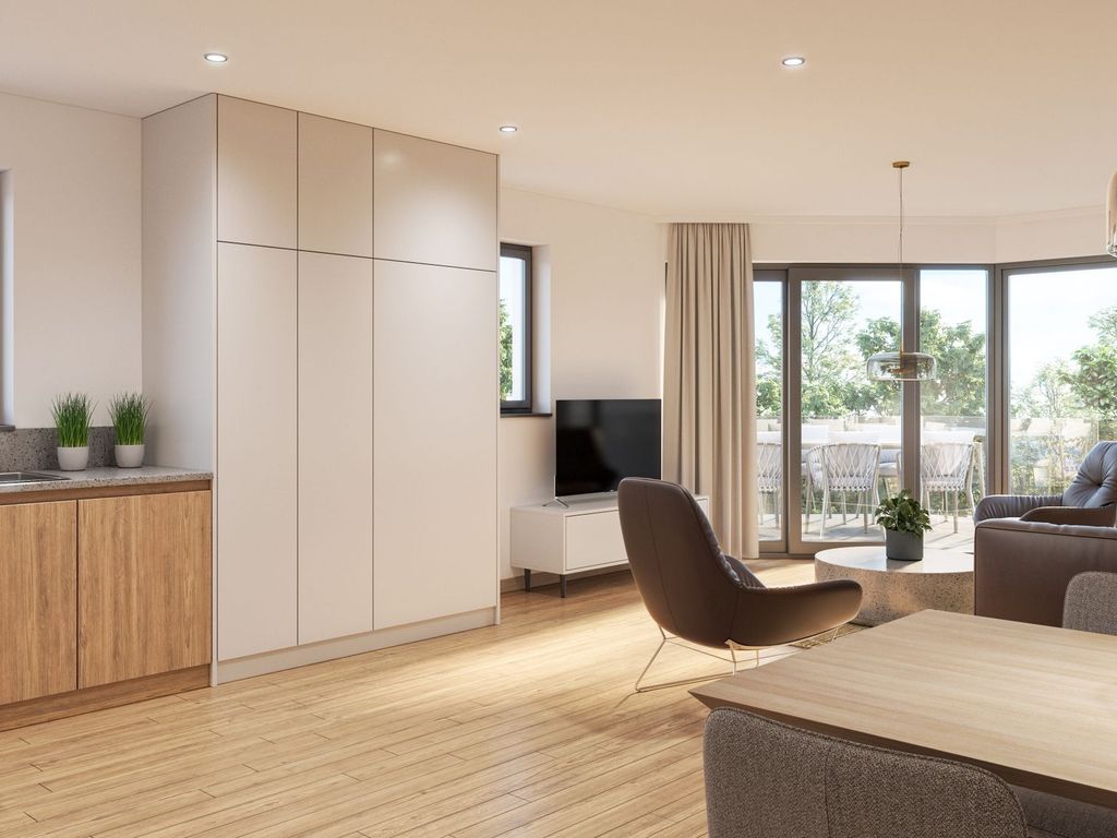 South Coast Road, 82 South Coast Road BN10  