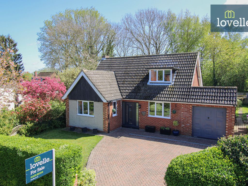 4 bed detached bungalow for sale in High Street, North Thoresby DN36, £