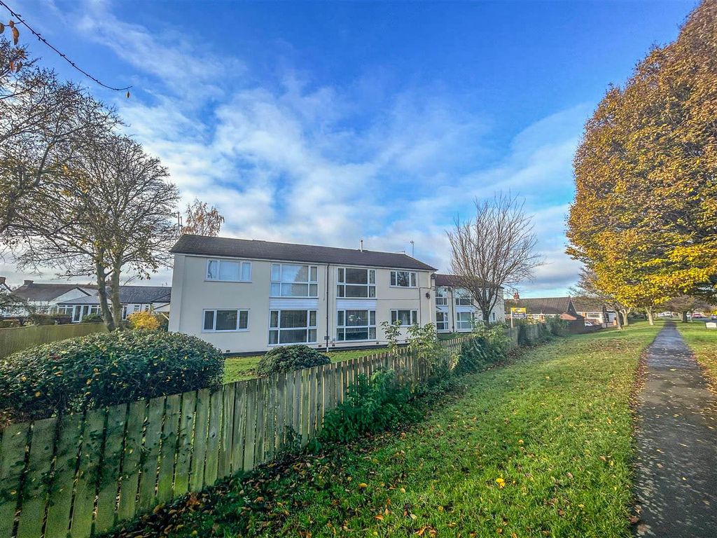 2 bed flat for sale in Fern Avenue, Fawdon, Newcastle Upon Tyne NE3, £