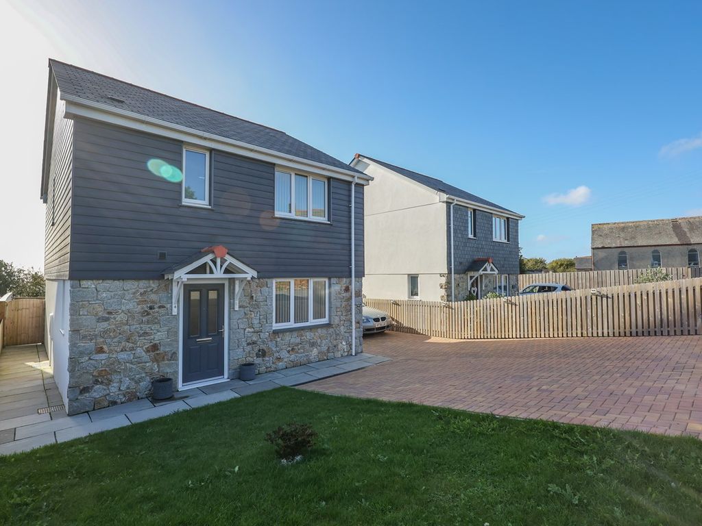 3 bed detached house for sale in Valley View Close, High Street, St