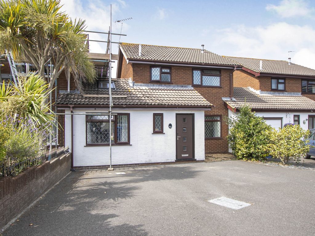 3 bed linkdetached house for sale in Hinchliffe Close, Poole BH15 Zoopla