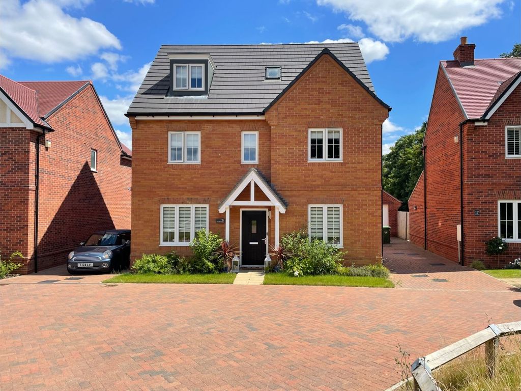 Oxlip Road, Stansted CM24  