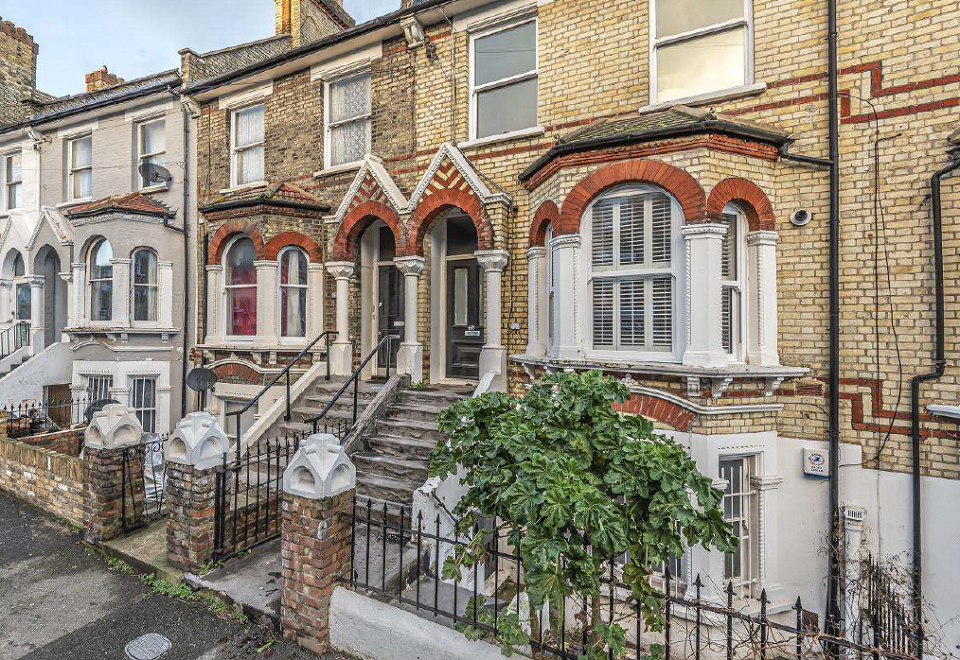 1 bed flat to rent in Elm Park, Brixton Hill, London SW2, £2,000 pcm