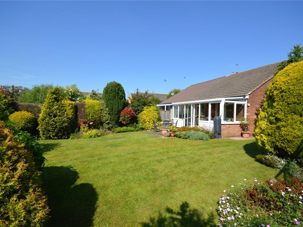 2 bed bungalow for sale in The Mount, Barwick In Elmet, Leeds, West Yorkshire LS15 Zoopla