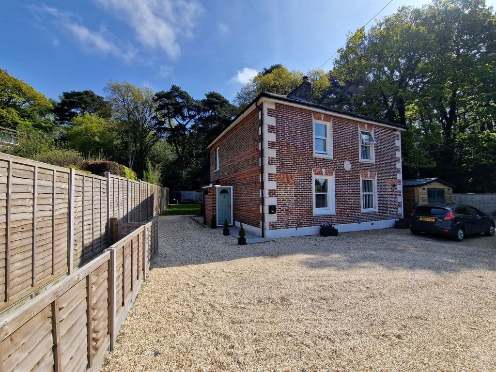 3 bed semidetached house for sale in Ash Hill Road, Ash, Surrey GU12