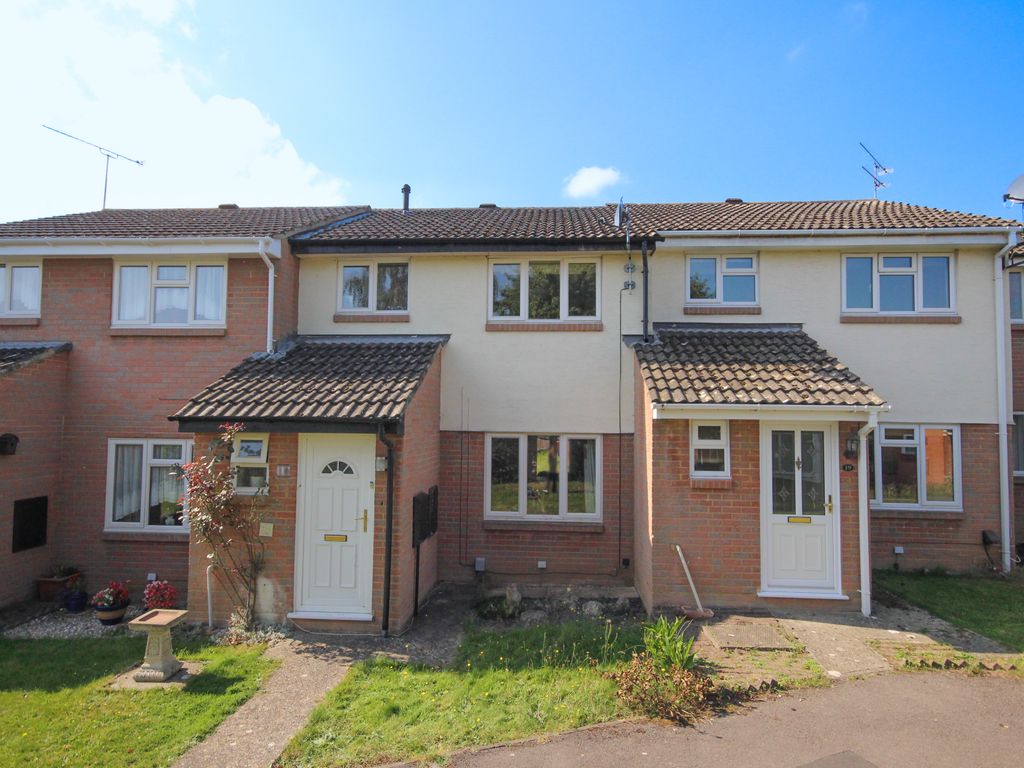 3 bed semidetached house to rent in Flamingo Close, Woosehill