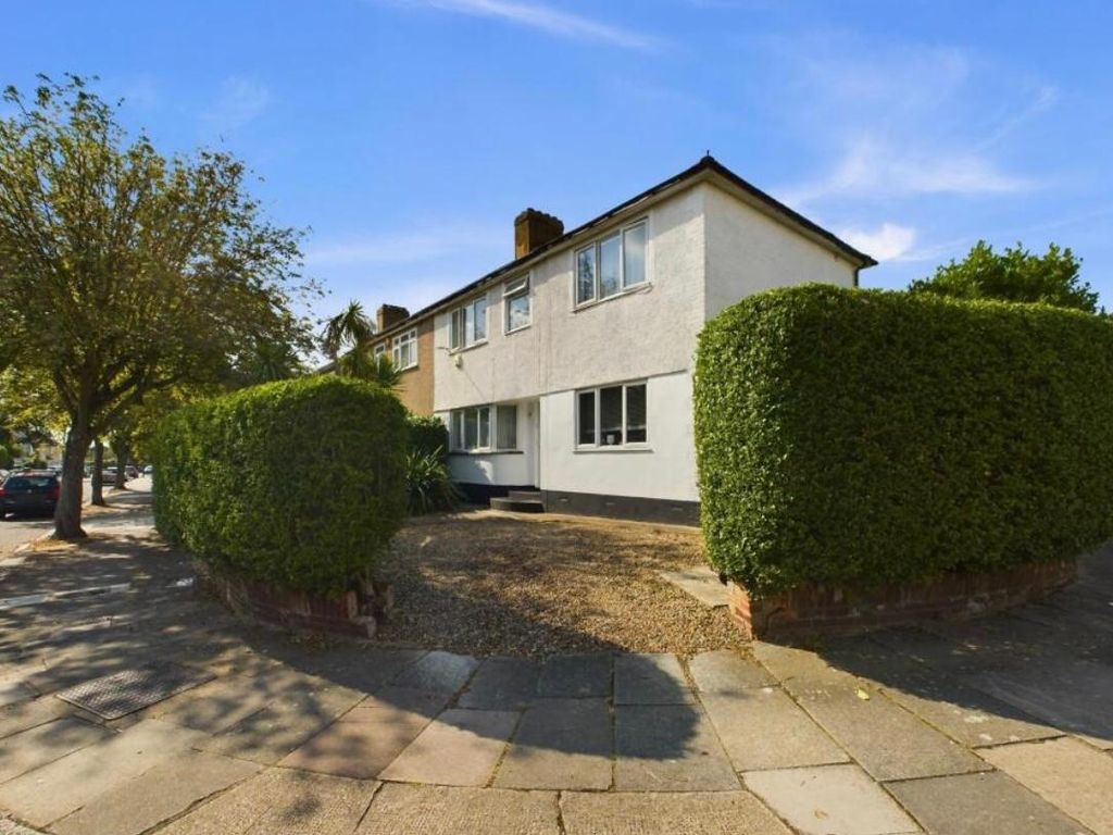 4 bed semidetached house for sale in Carr Road, Northolt UB5, £750,000