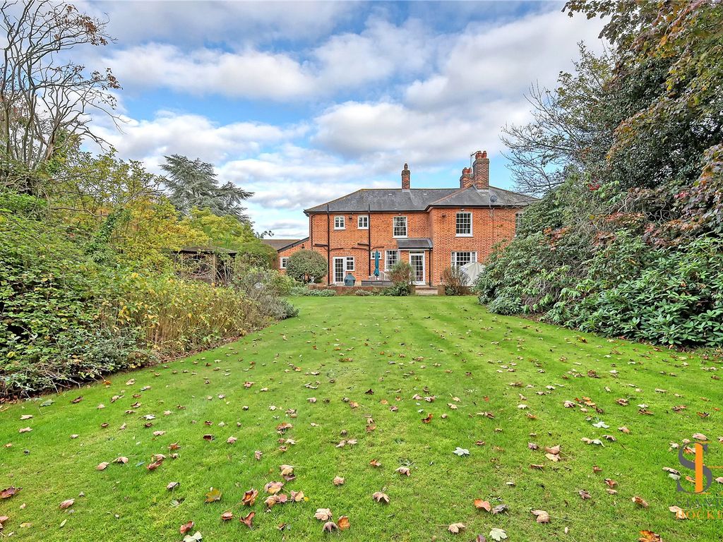 6 bed country house for sale in Heath Road, Ramsden Heath, Billericay