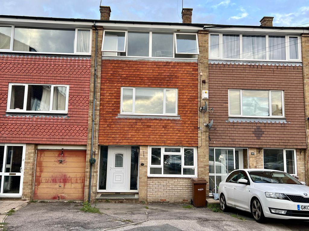 4 bed town house for sale in Beverley Close, Gillingham ME8, £300,000