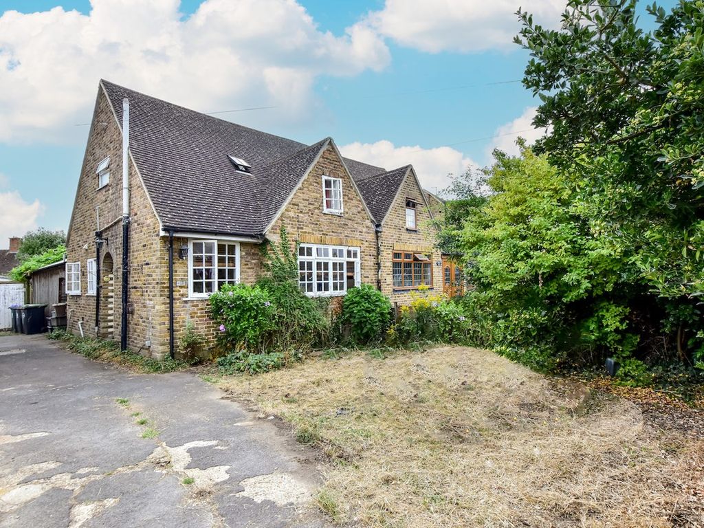3 bed semidetached house for sale in Chequers Orchard, Iver SL0 Zoopla