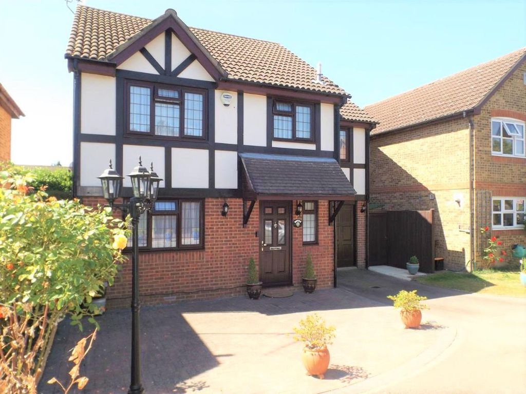 4 bed property for sale in Eaglestone Close, Borough Green, Sevenoaks