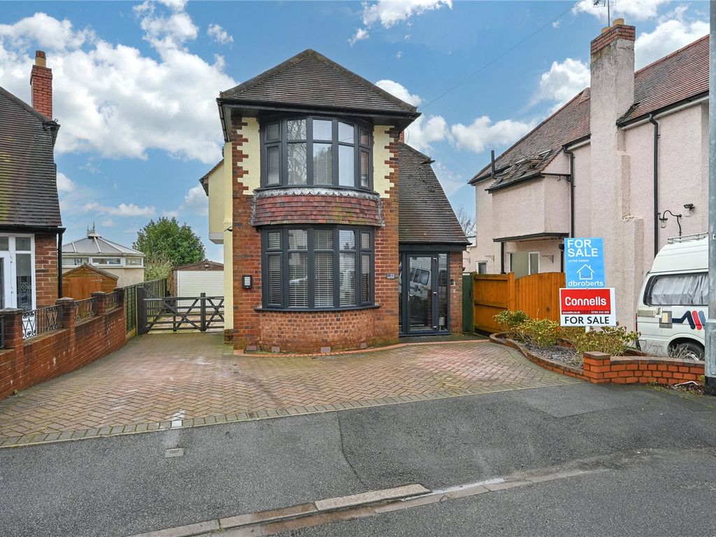 3 bed detached house for sale in Kingston Avenue, Stafford