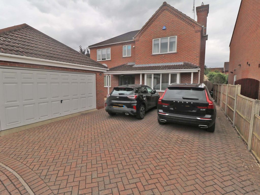 4 bed detached house for sale in Swallow Court, Epworth, Doncaster DN9, £425,000 Zoopla