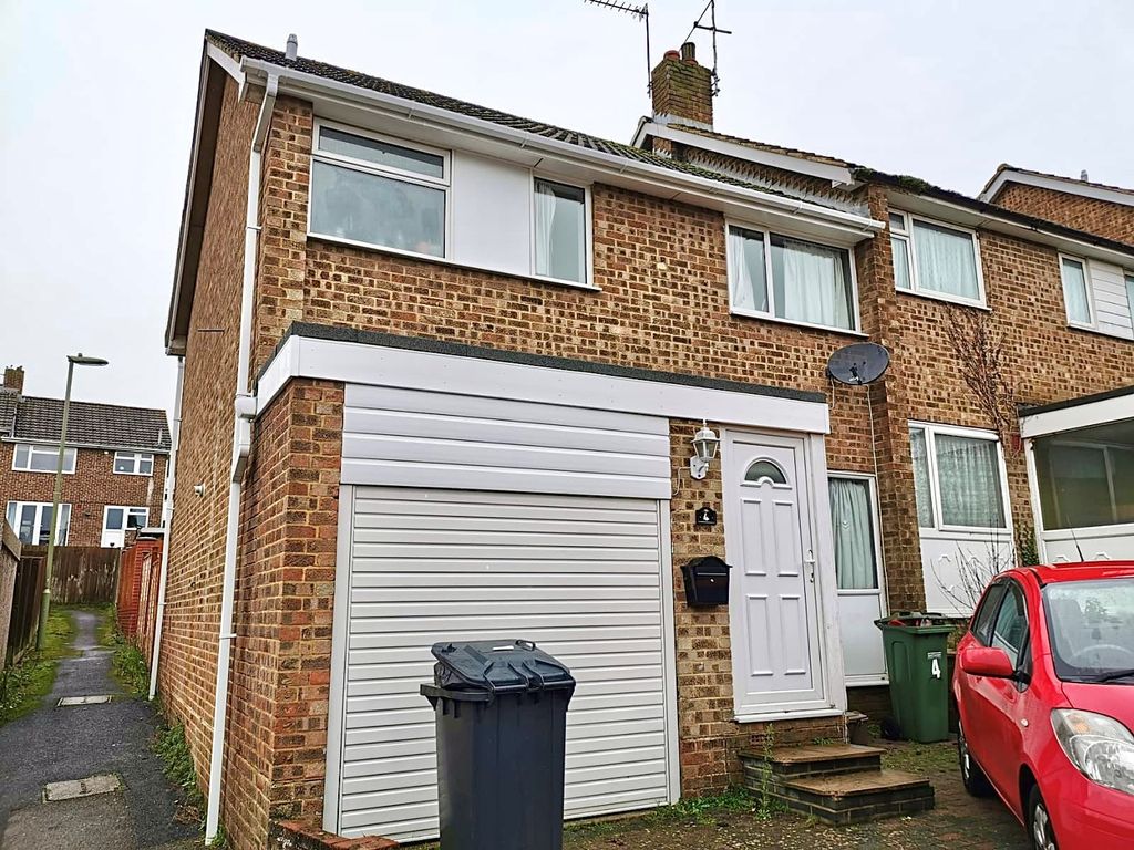 3 bed end terrace house to rent in Lewins Walk, Bursledon, Southampton
