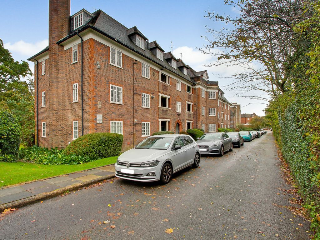 3 bed flat to rent in Lyttelton Court, Lyttelton Road, East Finchley N2