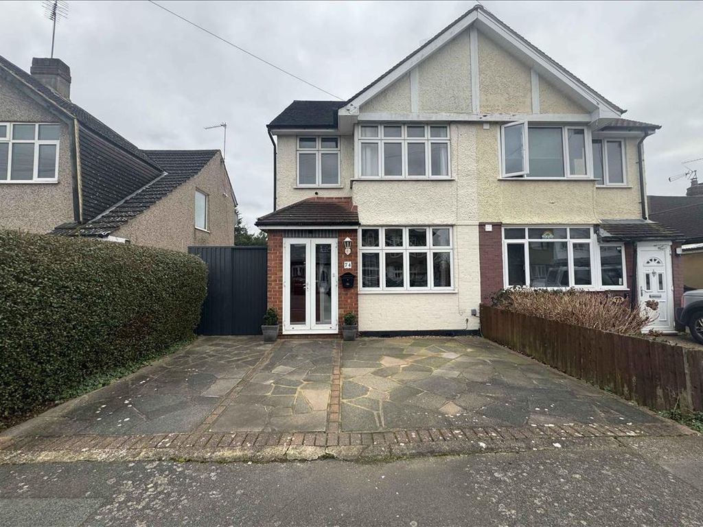 4 bed semidetached house for sale in Hereford Road, Feltham, Middlesex