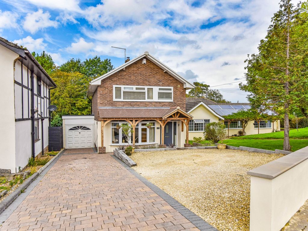 3 bed detached house for sale in The Dale, Widley, Waterlooville PO7, £