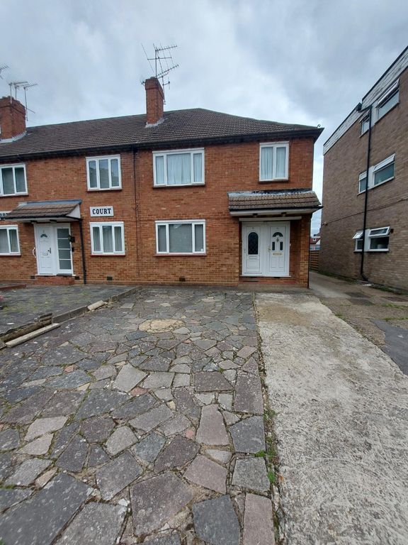 2 bed flat to rent in Glentworth Court, Stonegrove, Edgware HA8 Zoopla