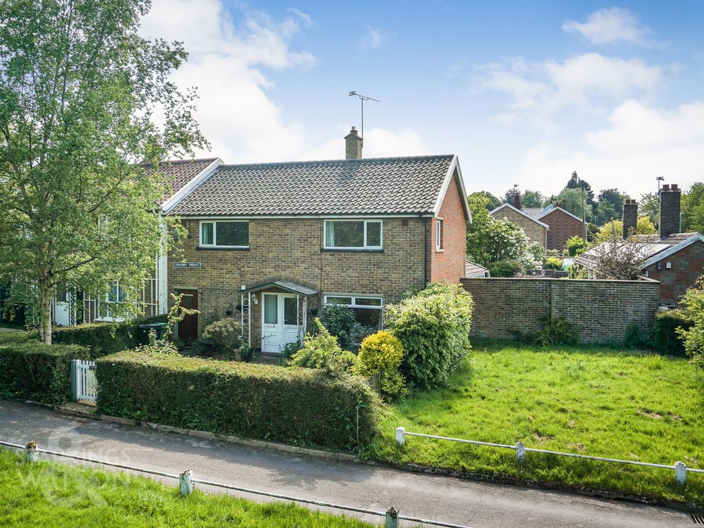 3 bed end terrace house for sale in Crossway Terrace, Loddon, Norwich
