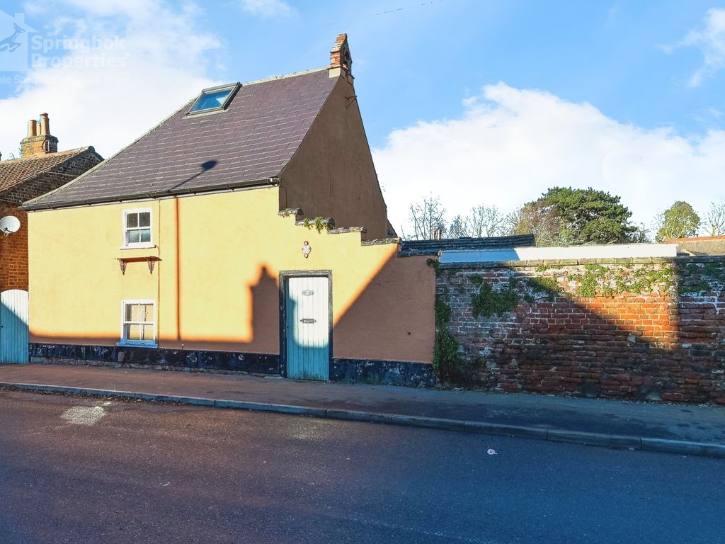 4 bed detached house for sale in Barton Road, Wisbech, Cambridgeshire