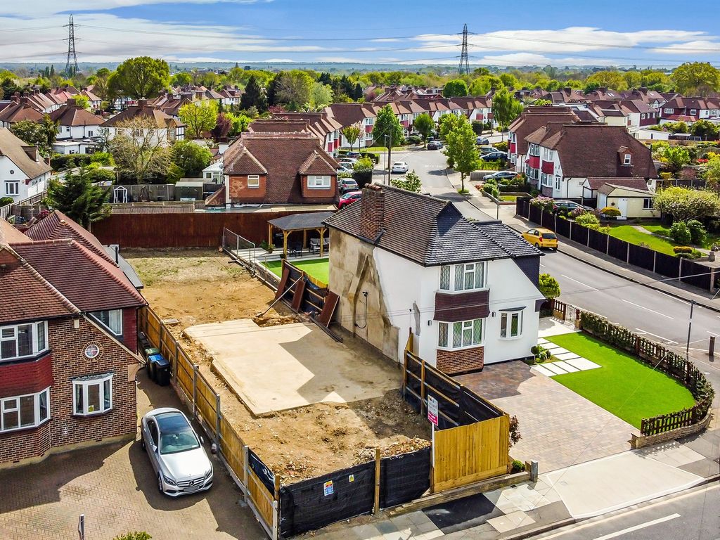 4 bed detached house for sale in Motspur Park, New Malden KT3 Zoopla