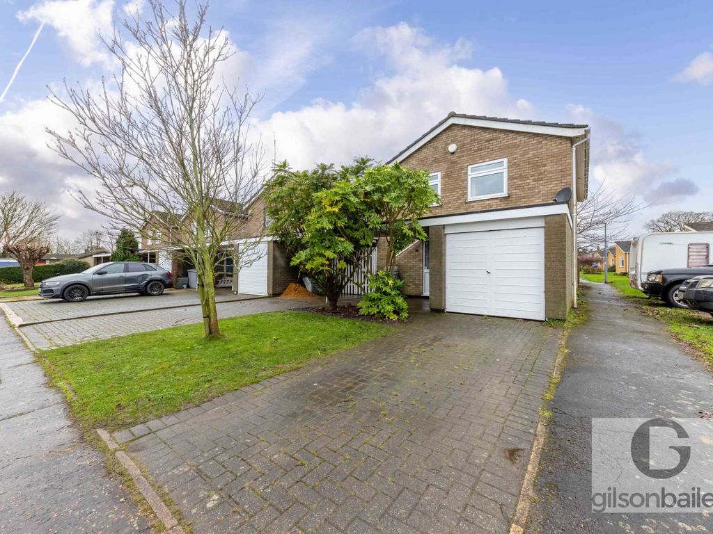 4 bed detached house for sale in Parker Close, Brundall NR13, £315,000