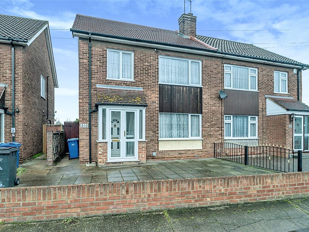 3 bed semidetached house for sale in London Road, Grays, Essex RM17