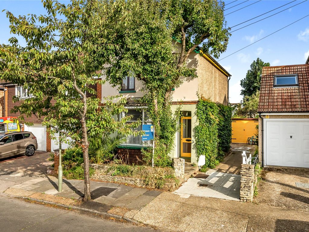 3 bed detached house for sale in Ashford, Surrey TW15, £475,000 Zoopla