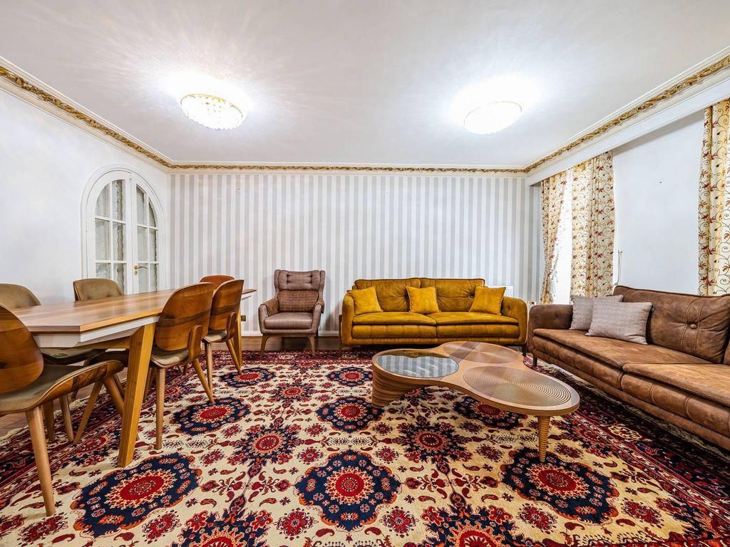 5 bed property to rent in College Close, Harrow Weald, Harrow HA3, £