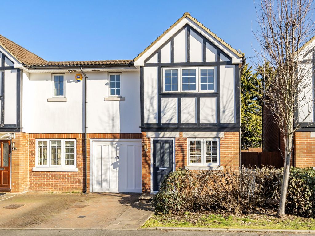 3 bed semidetached house for sale in Amber Close, County Gate, New