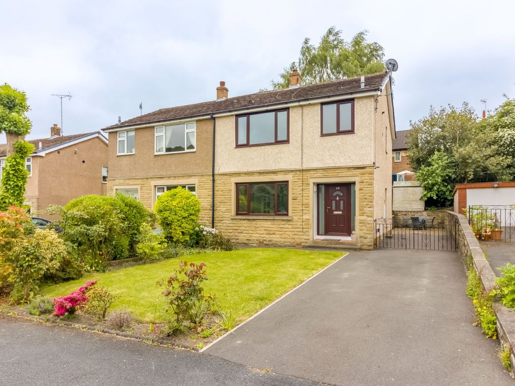 3 bed semidetached house for sale in Moorcroft Park Drive, New Mill