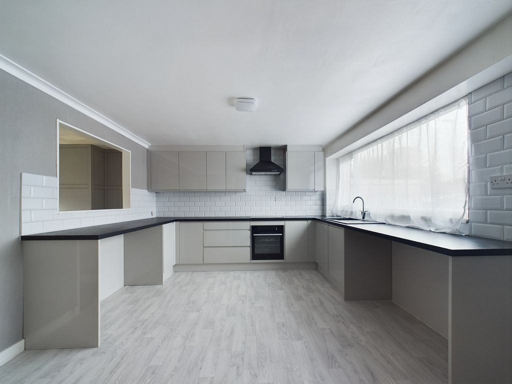 3 bed terraced house for sale in Garrick Close, Hull HU8, £95,000 Zoopla