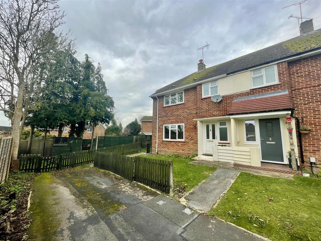 3 bed semidetached house for sale in Bere Hill Crescent, Andover SP10