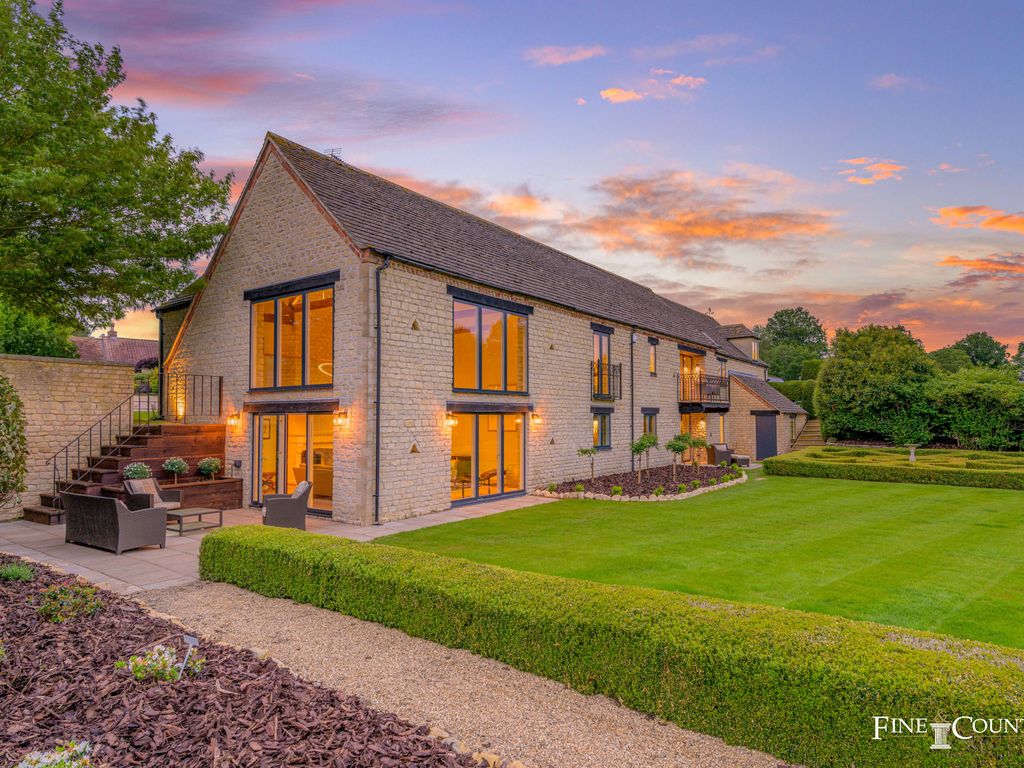 5 bed detached house for sale in Lower Farm Close, Empingham, Oakham