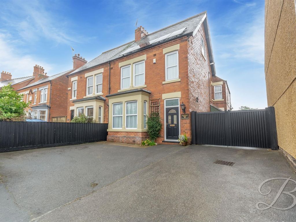 4 bed semidetached house for sale in Kirkby Road, SuttonInAshfield