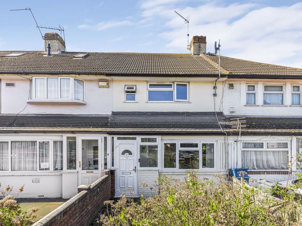 3 bed property for sale in Hampton Road West, Hanworth, Feltham TW13