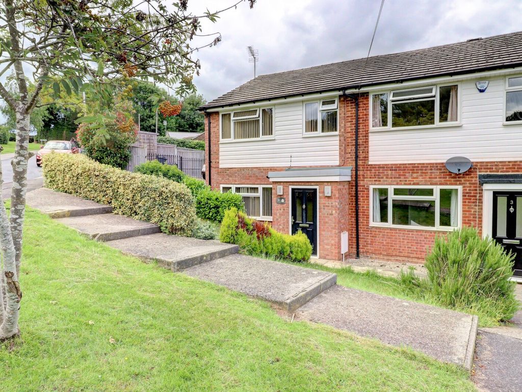 3 bed end terrace house for sale in Hill, Widmer End, High