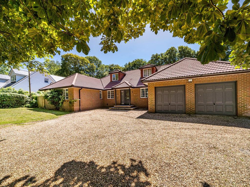 5 bed chalet for sale in Madeira Road, Totland Bay PO39, £835,000 Zoopla