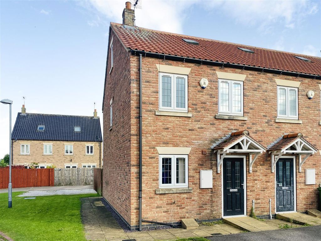 3 bed end terrace house for sale in Church View, Eastrington, Goole