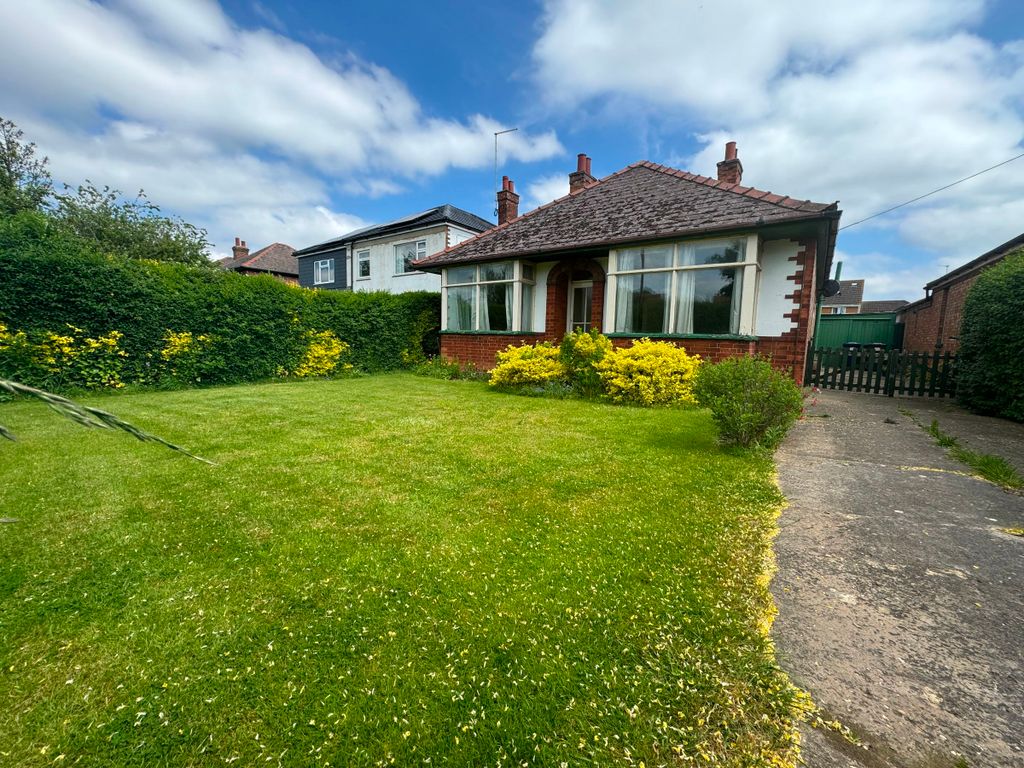 3 bed bungalow for sale in London Road, Yaxley PE7, £275,000 Zoopla